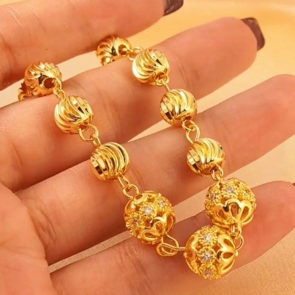 Luxurious Gold-Plated Beaded Bracelet